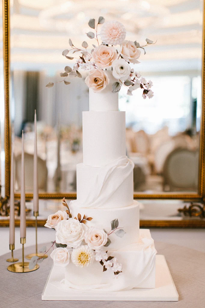 Cake Designer: Poppy Pickering Cake Design. Modern white sugar lace wedding cake 5 tiers, floral decor.