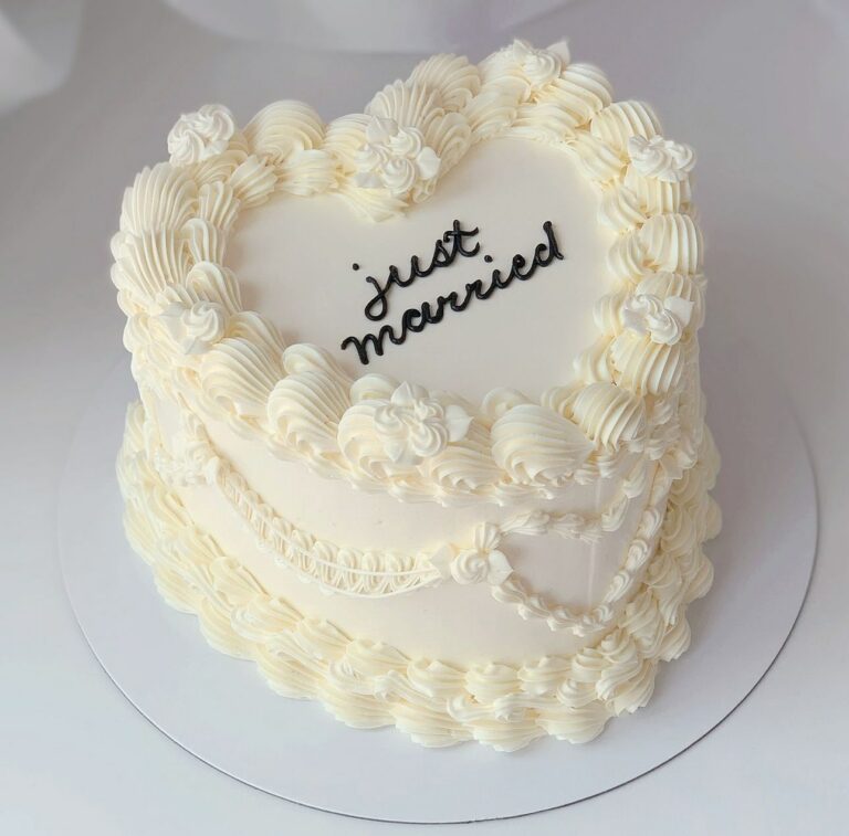 Heart shaped wedding cake wedding cake trends 2024