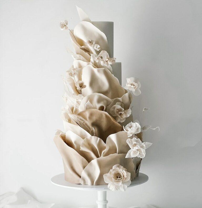 Extra textured wedding cake trending wedding cakes 2024